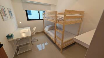 2 habitaciones, tabla de planchar con plancha, wifi y ropa de cama