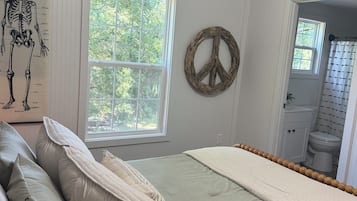 1 bedroom, bed sheets