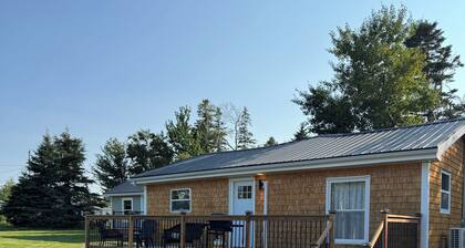 Cavendish Vacation Cottage | Hot Tub | Beaches Nearby.