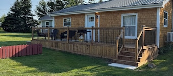 Cavendish Vacation Cottage | Hot Tub | Beaches Nearby.