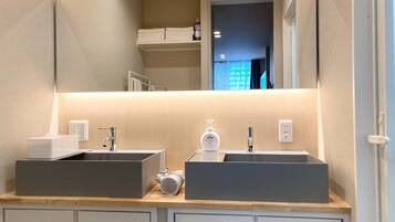 Shower, hair dryer, slippers, bidet