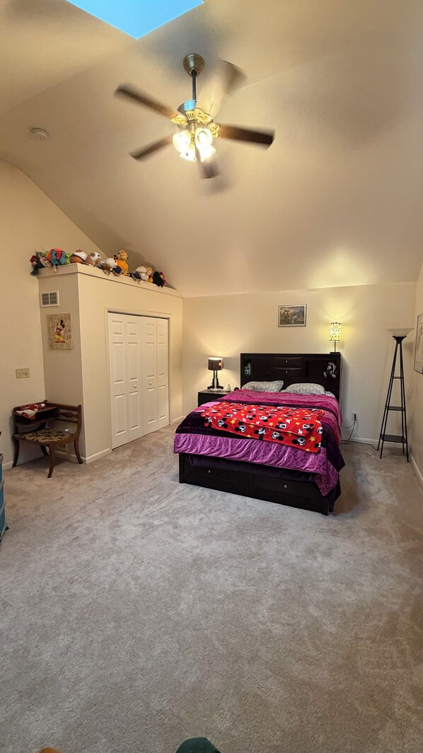 Room - Serene and private Cozy 2BR Retreat, 2 Baths, Full Kitchen & Private BBQ Deck (Enola)