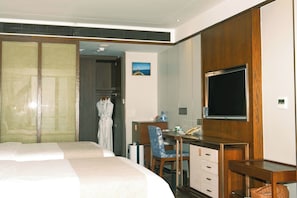 Superior Twin Room, Balcony, Sea View | Peralatan tempat tidur premium, gebar bulu kapas 