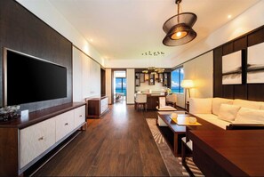 Executive Suite, Balcony, Sea View | Peralatan tempat tidur premium, gebar bulu kapas 