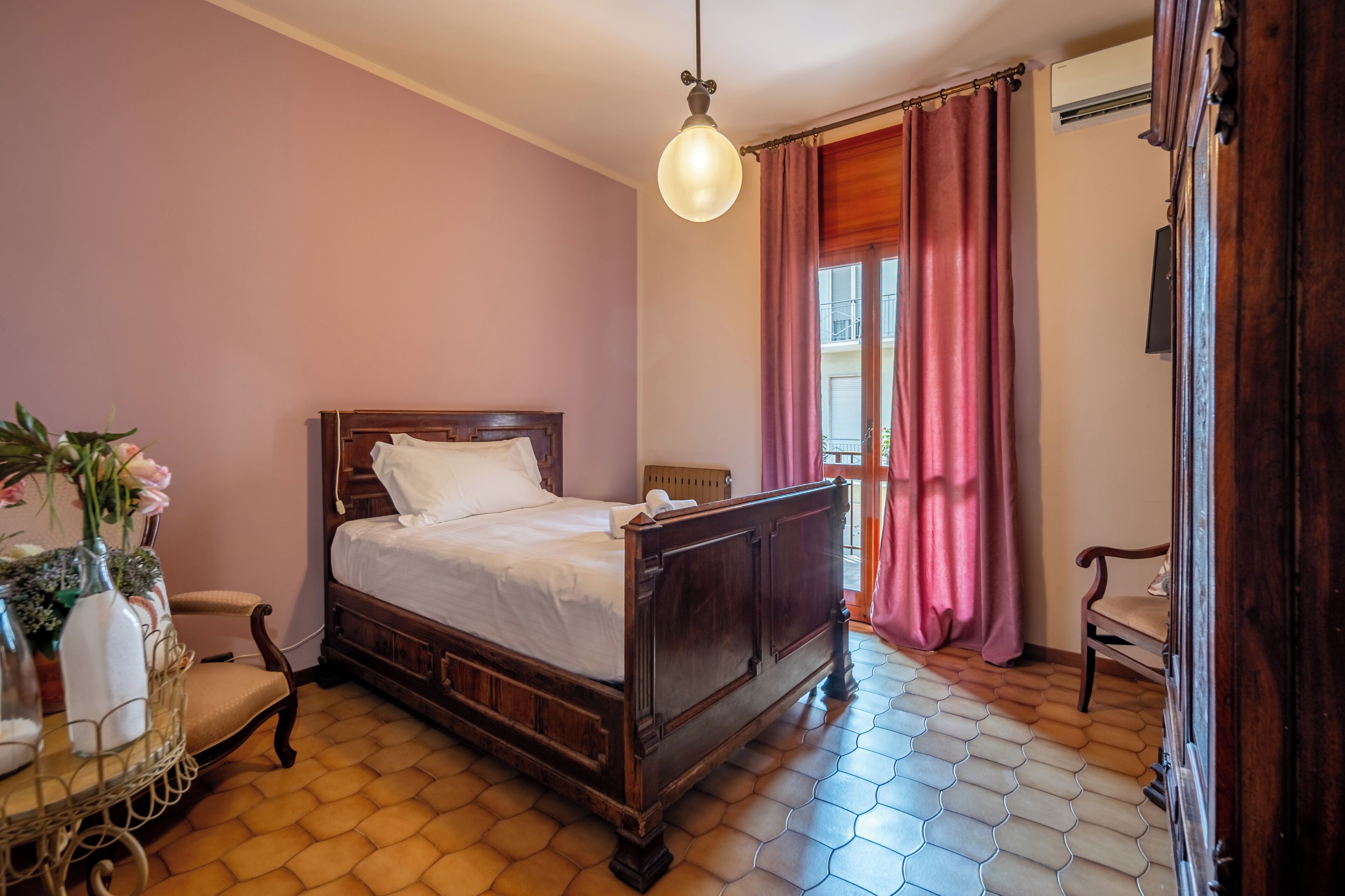 WiFi (free), bed sheets