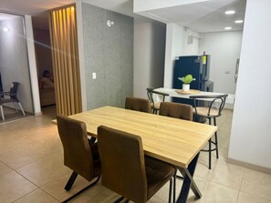 Dining - Le Parc 40 - Views, Style, and Location (Cali)
