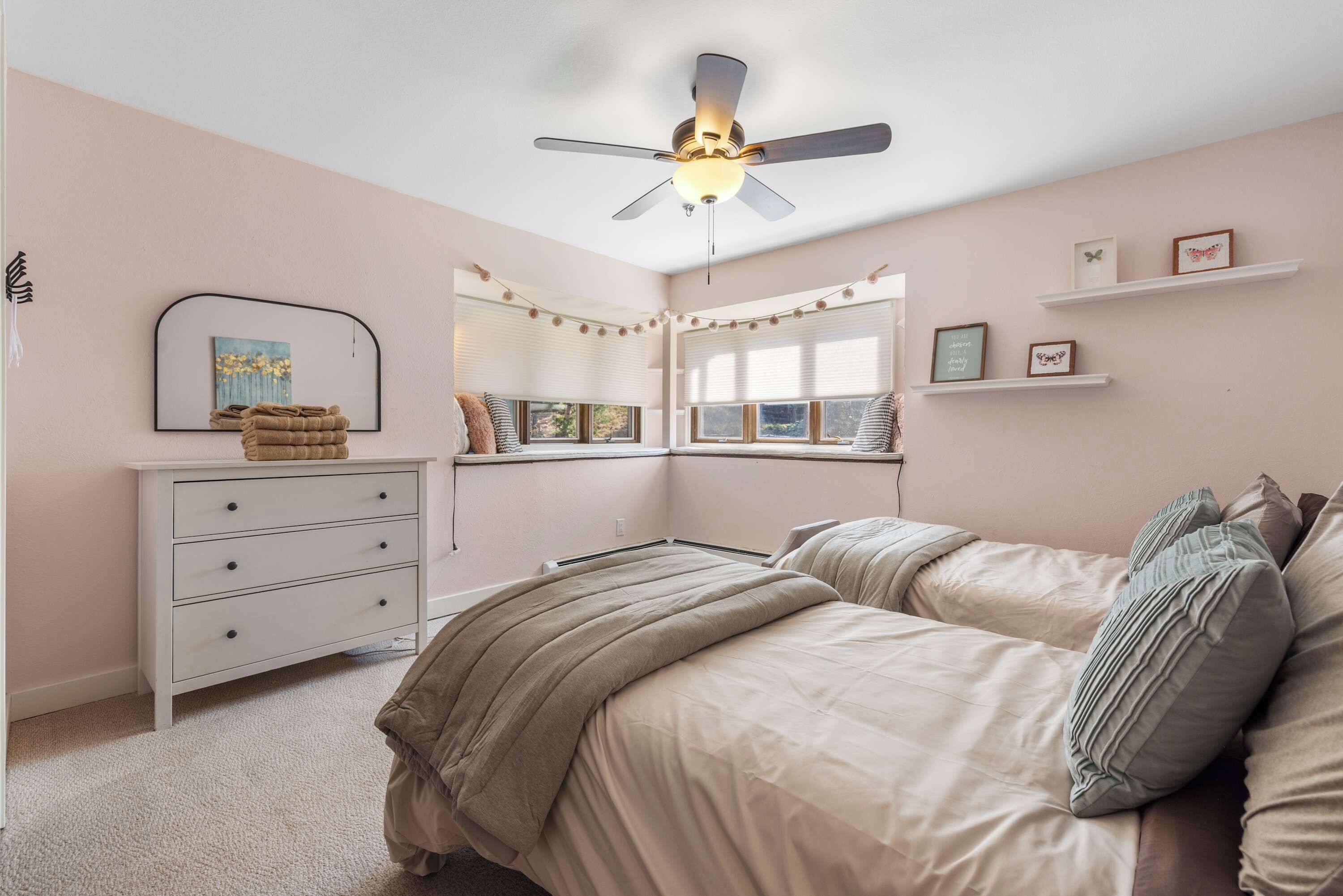 4 bedrooms, desk, iron/ironing board, travel crib
