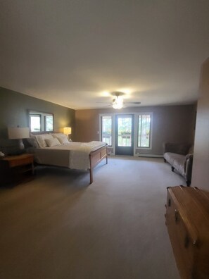 4 Schlafzimmer, Schreibtisch, Bügeleisen/Bügelbrett, Reisekinderbett