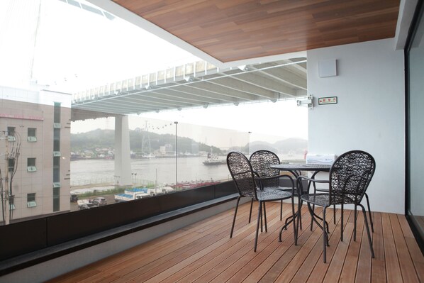 Standard Double Room, Balcony | WiFi (free), individually decorated, individually furnished - GITE Hotel Yeosu (Yeosu)