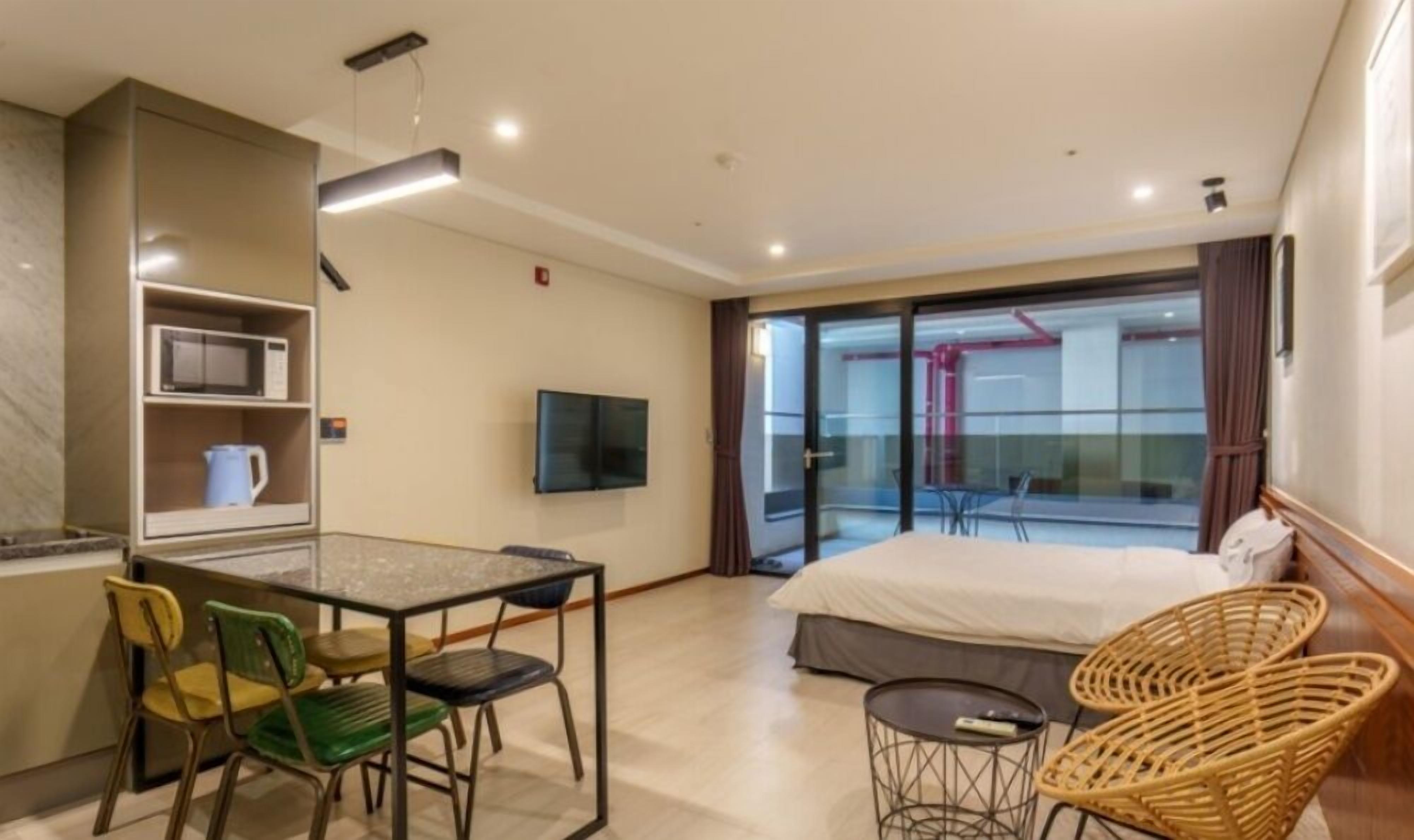 Standard Double Room | WiFi (free), individually decorated, individually furnished