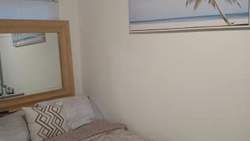 2 bedrooms, iron/ironing board, WiFi, bed sheets