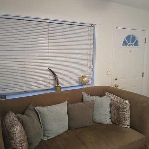2 bedroom 1 bath apartment walking distance to Cascade park and bicycle trails
