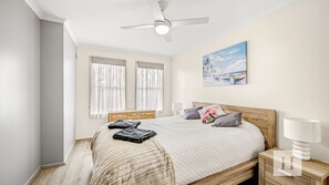 3 bedrooms, iron/ironing board, free WiFi, bed sheets