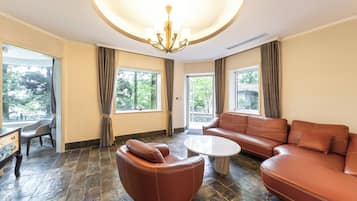Familienvilla, 5 Schlafzimmer, Blick auf den Innenhof | Wohnbereich