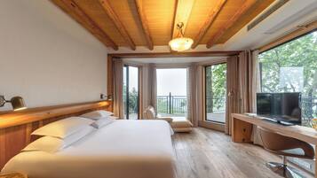 Familie villa, 6 slaapkamers, keuken, uitzicht op heuvels | Een bureau, een laptopwerkplek, gratis wifi