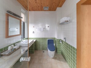A bathroom with a wooden ceiling, a sink, a toilet, and a mirror. - Mogan Mountain Dremlohas Villa (Huzhou)