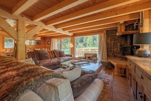 Fernseher, Kamin, DVD-Player, Stereoanlage