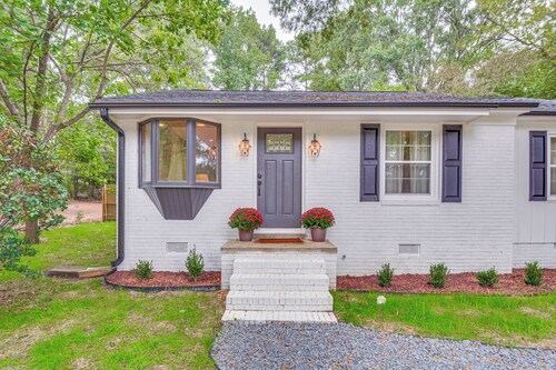 Cute and Cozy cottage with modern upgrades in Cary Downtown