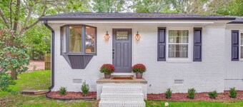 Cute and Cozy cottage with modern upgrades in Cary Downtown