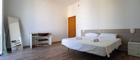 3 bedrooms, bed sheets