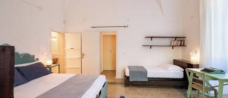 2 bedrooms, iron/ironing board, WiFi (free), bed sheets