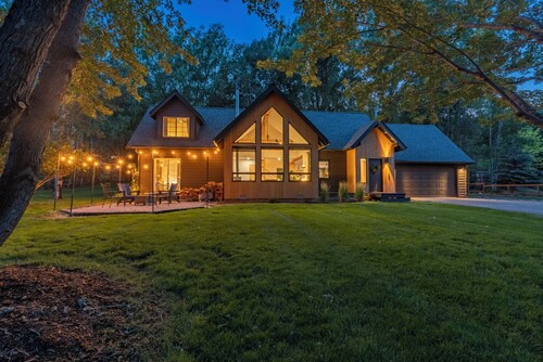 Family Mountain Retreat | Fireplace Home