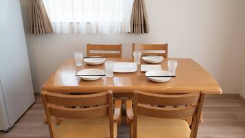 Basic House, 2 Bedrooms, City View | Dining