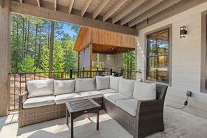 Terrace/patio - Rooftop Deck ~ Hot Tub ~ Foosball ~ EV Charger (Broken Bow)