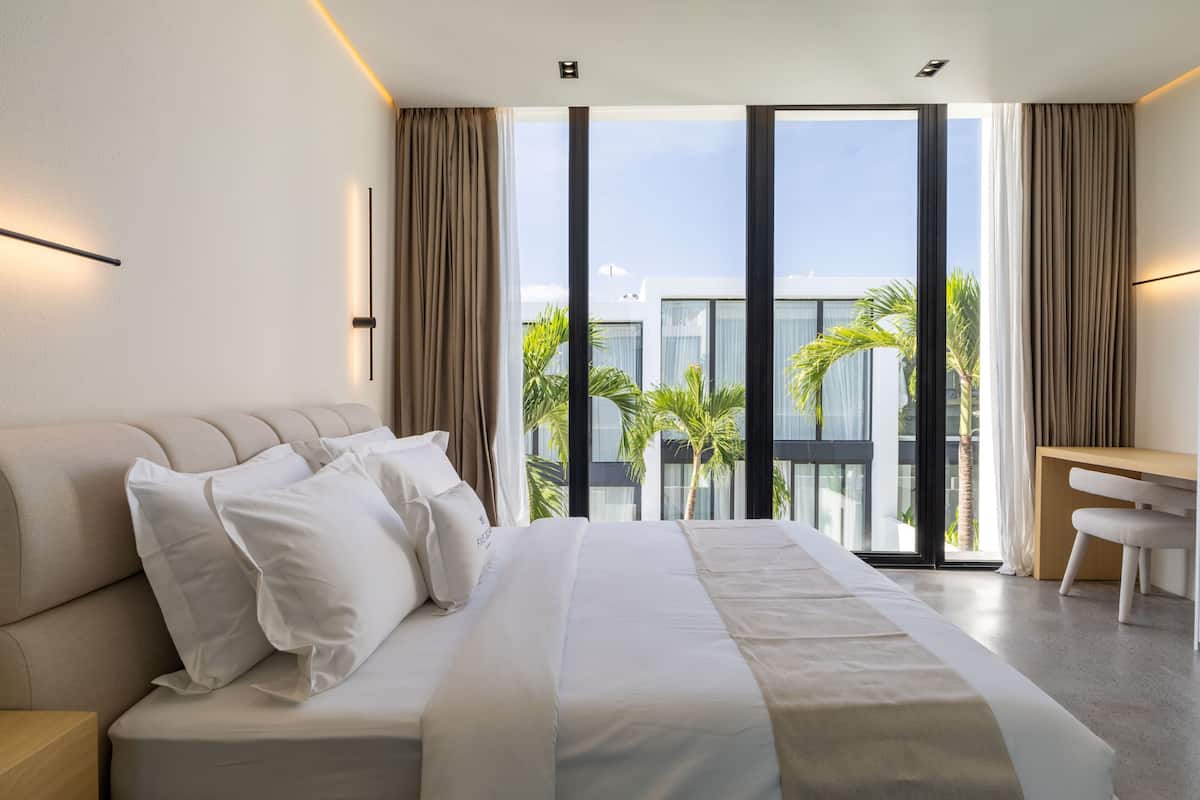 Apartamento luxo, 3 quartos, vista para a piscina | Roupas de cama antialérgicas, frigobar, Wi-Fi de cortesia, roupa de cama