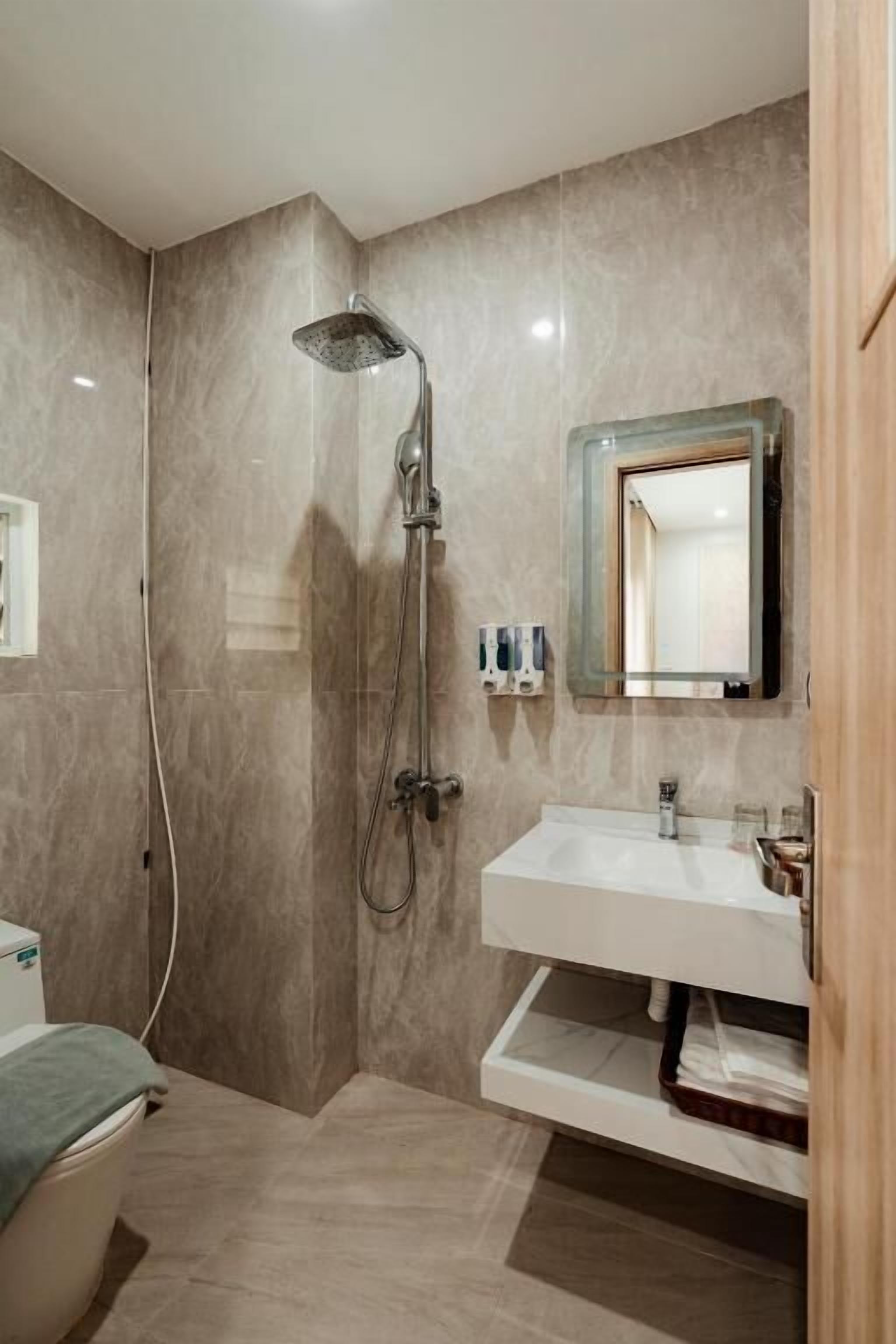 Shower, free toiletries, hair dryer, slippers