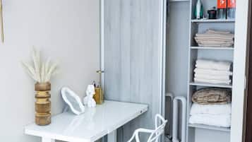 2 Schlafzimmer, Bügeleisen/Bügelbrett, kostenloses WLAN, Bettwäsche
