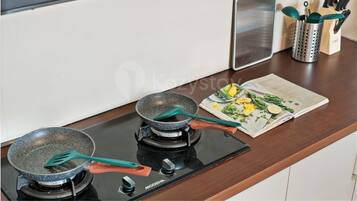 Apartment, 2 Bedrooms, City View | Private kitchen