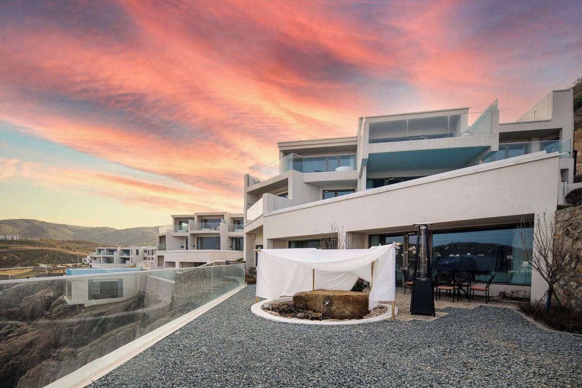Suite de lujo, vista al mar | Ropa de cama de alta calidad, edredón, minibar y cortinas blackout