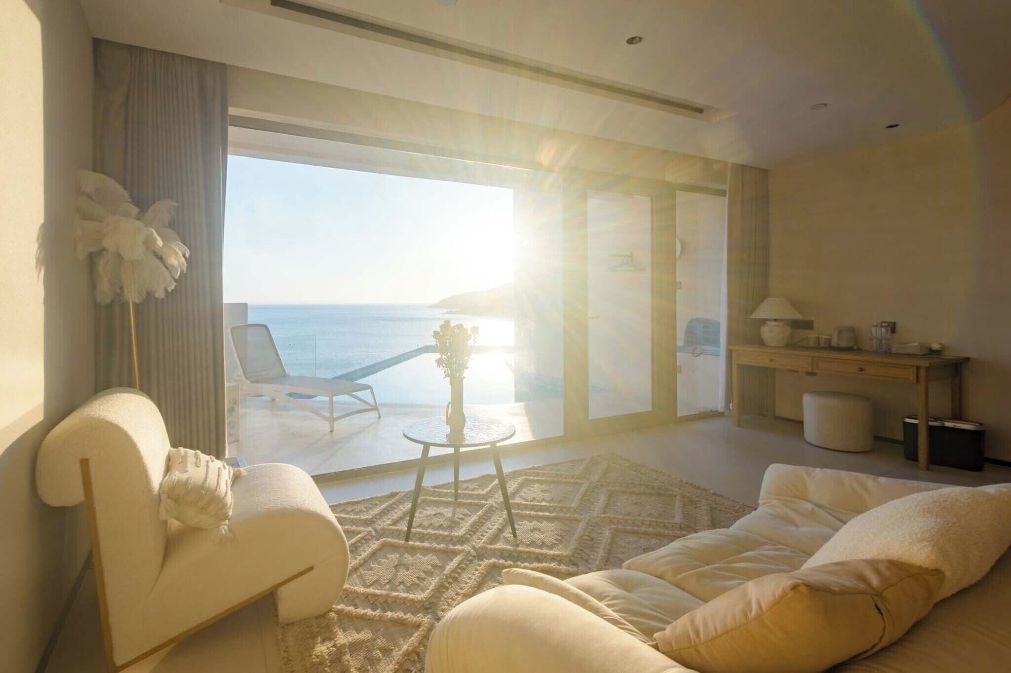 Premium bedding, down duvets, minibar, blackout curtains