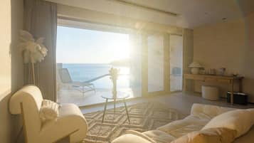 Premium bedding, down duvets, minibar, blackout curtains
