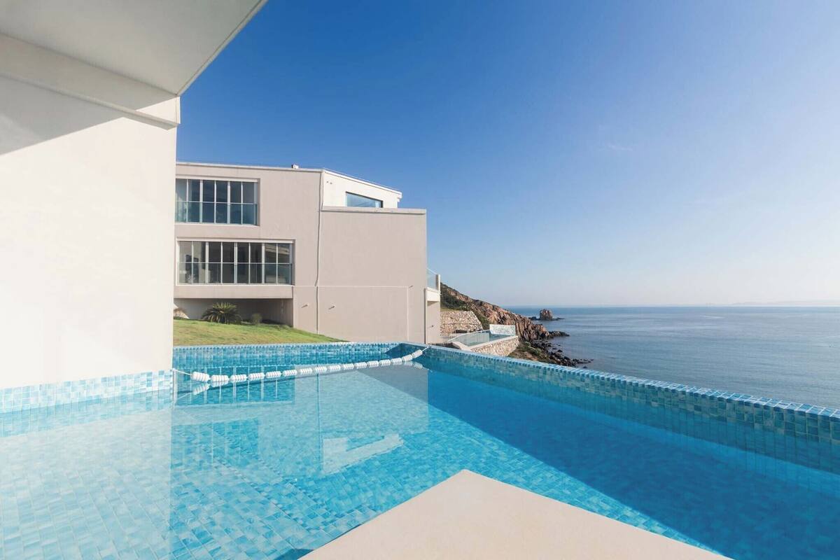 Habitación doble familiar, vista al mar | Alberca privada