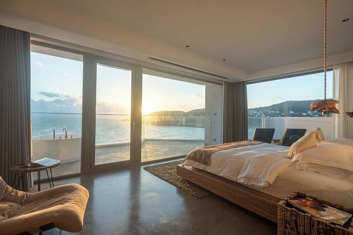 Habitación doble Confort, vista al mar | Ropa de cama de alta calidad, edredón, minibar y cortinas blackout
