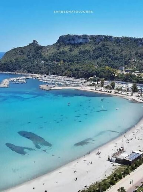 Beach - Mia's Thoughts: Apartment in Downtown (Cagliari)