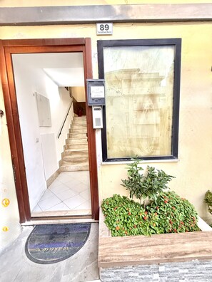 Exterior detail - Mia's Thoughts: Apartment in Downtown (Cagliari)
