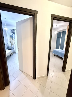 Desk, free WiFi, bed sheets - Mia's Thoughts: Apartment in Downtown (Cagliari)
