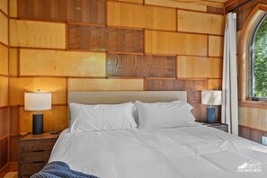 Iron/ironing board, WiFi, bed sheets - Unique Castle Retreat Near Downtown Anchorage, Parks, & Trails (Anchorage)