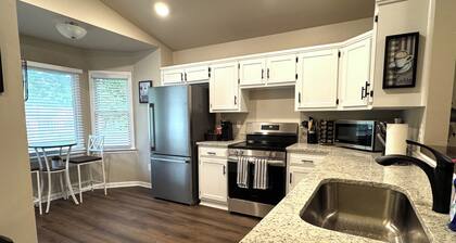 Spacious Home Near HSV Airport & Entertainment - Space & Rckt, Orion amp theatre