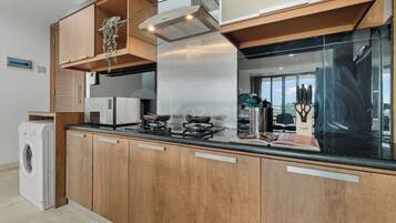 Apartment, 2 Bedrooms, City View | Private kitchen | Full-sized fridge, microwave, stovetop, cookware/dishes/utensils