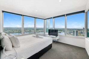 Iron/ironing board, WiFi, bed sheets - Oversized South-Facing Apartment | Q1 Level 39 (Surfers Paradise)