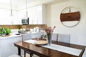 Dining - Lake Getaway in Barrie (Barrie)