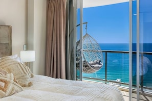 WiFi, bed sheets - Luxury 3 Bedroom with Ocean and Hinterland views (Surfers Paradise)