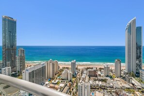 Beach - Luxury 3 Bedroom with Ocean and Hinterland views (Surfers Paradise)
