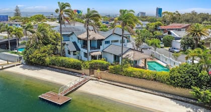 Your Private Paradise | Luxe Waterfront House