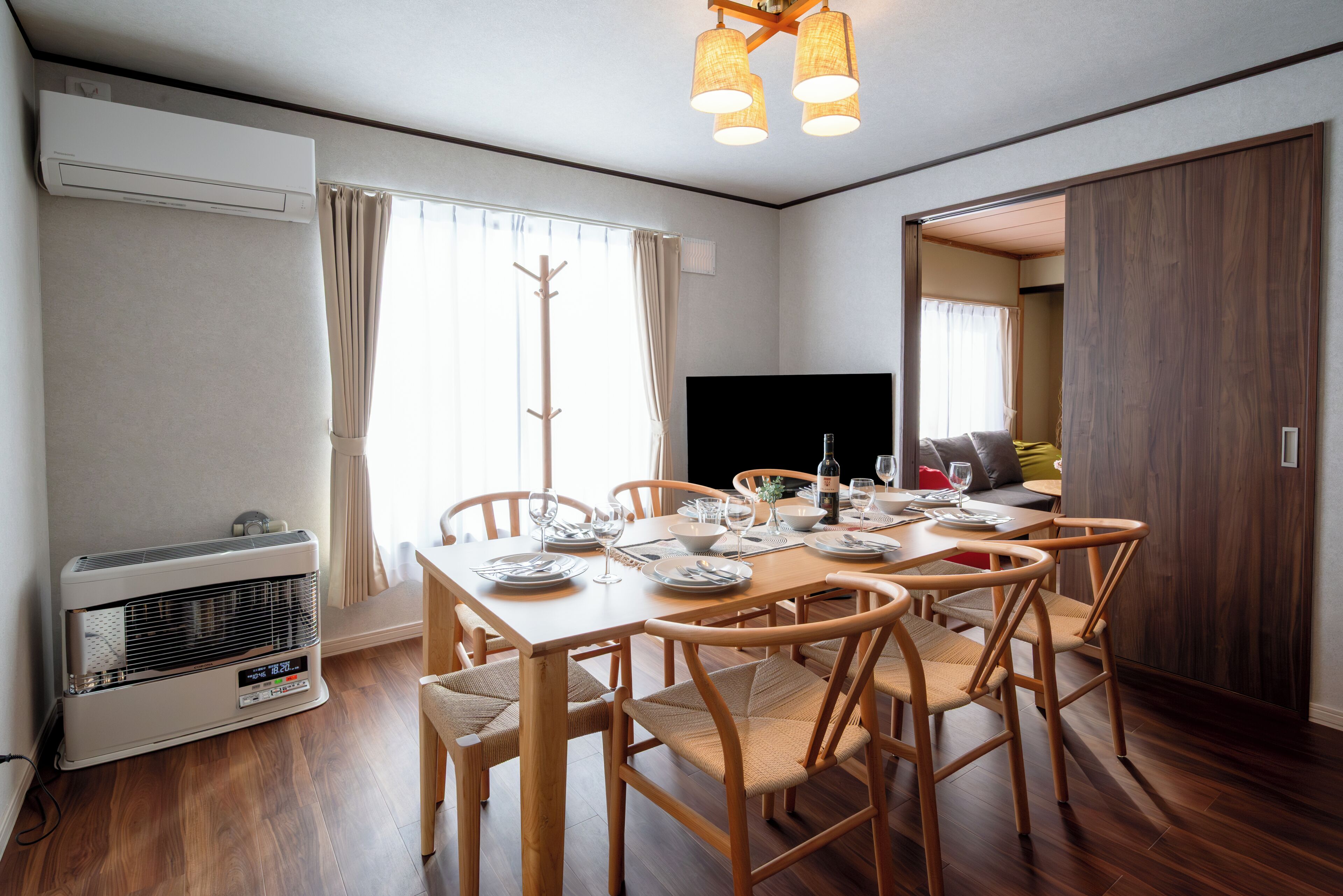 Basic House, 4 Bedrooms, City View | Dining
