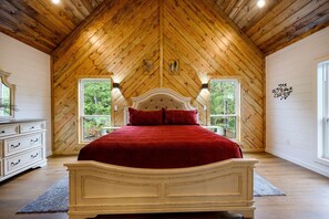5 bedrooms, free WiFi, bed sheets - Valley View Cabin w/ Scenic View, Hot Tub, Game Room, Yard Games, 5BR, Sleeps 16 (Broken Bow)